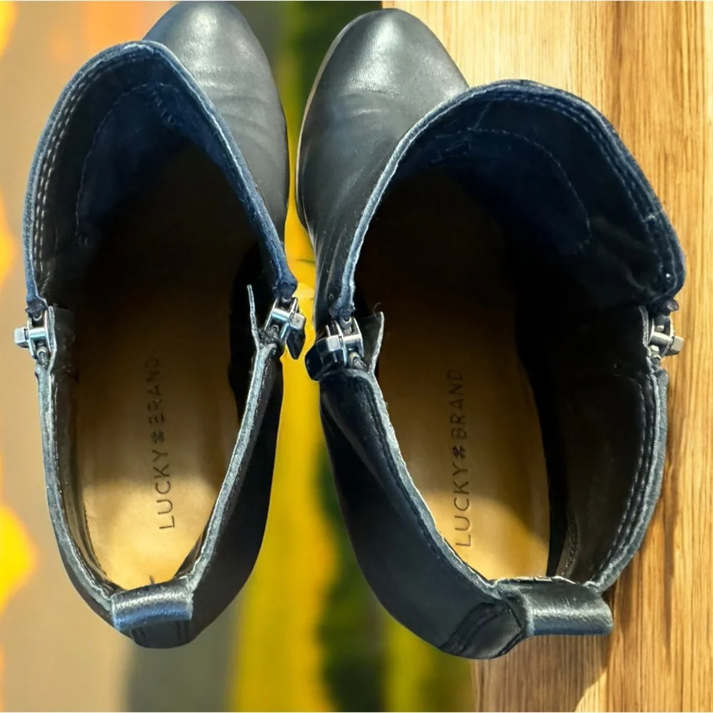 LUCKY Brand Genuine Leather Basel Ankle Bootie Women’s Size 9 Zip sides - Picture 9 of 11